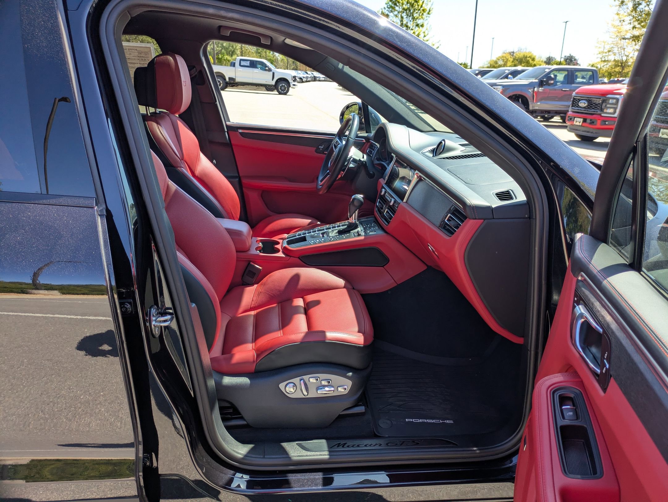 Used 2021 Porsche Macan GTS AWD/4WD image 36