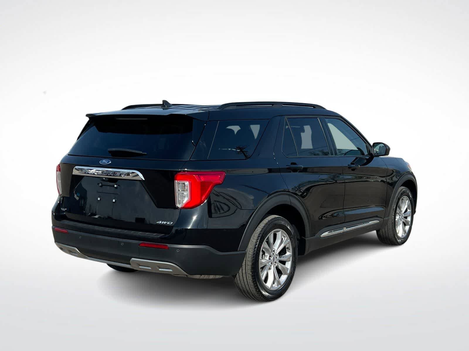 Used 2024 Ford Explorer XLT w/ Equipment Group 202A AWD/4WD image 8