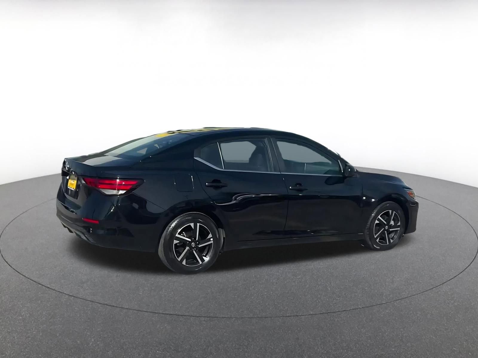 Used 2025 Nissan Sentra SV image 14