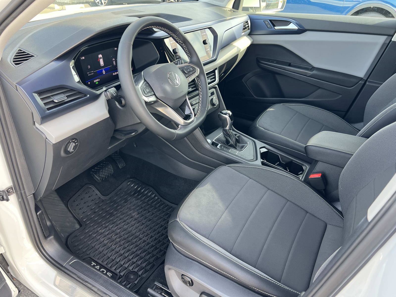 Certified 2022 Volkswagen Taos SE image 5