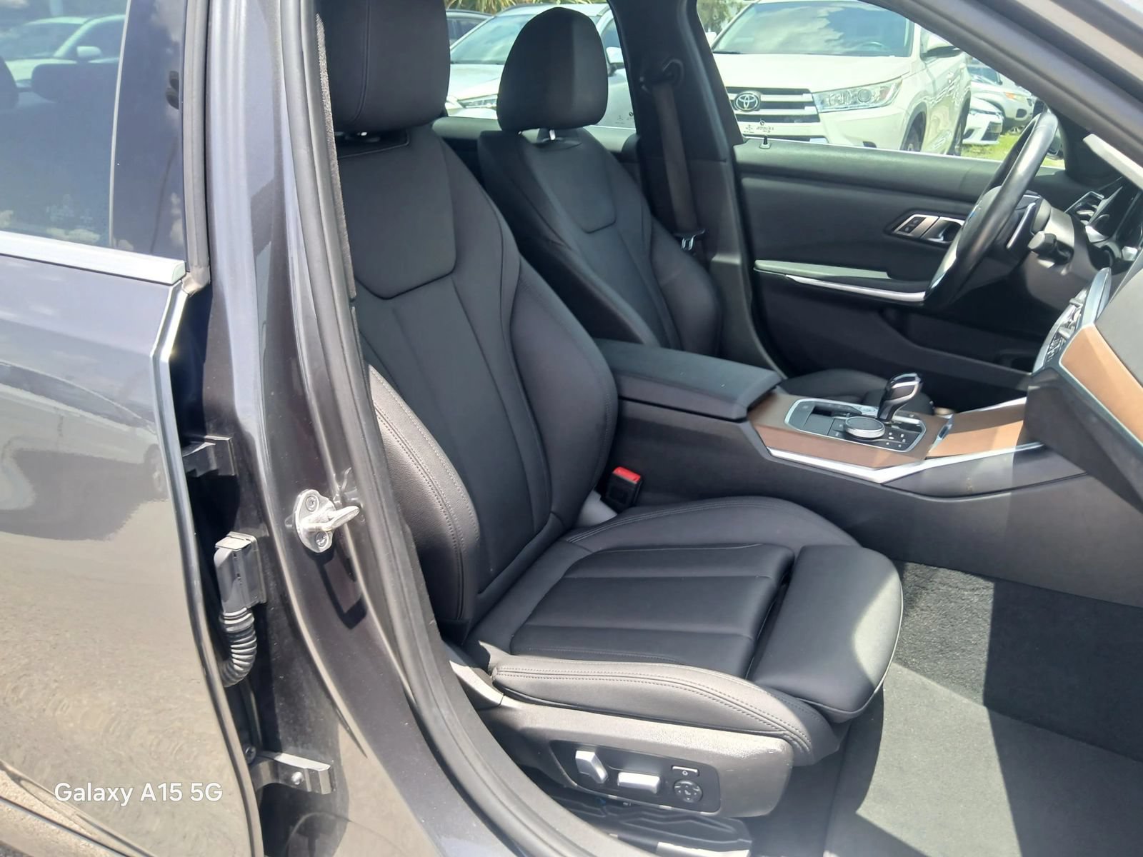 Used 2021 BMW 330i Sedan w/ Premium Package RWD image 16