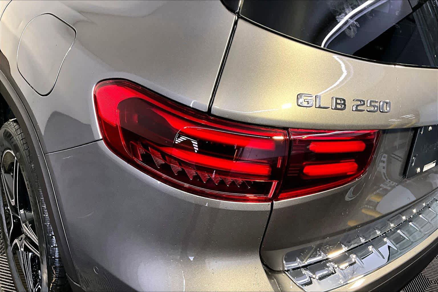 New 2026 Mercedes-Benz GLB 250 4MATIC image 5