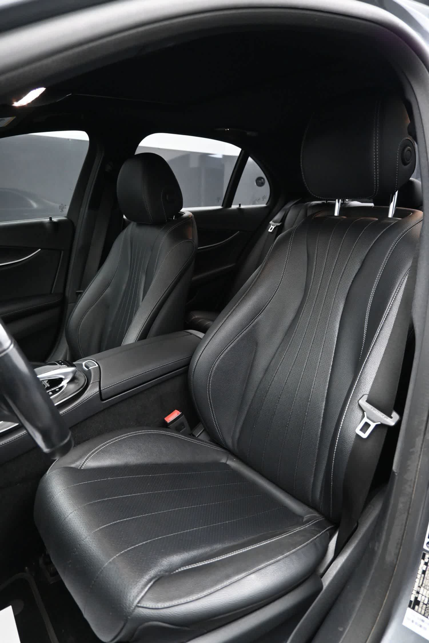Used 2019 Mercedes-Benz E 300 4MATIC image 32