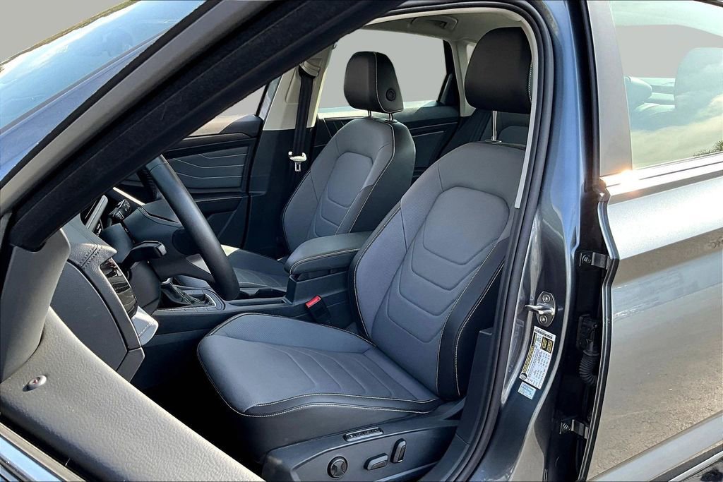 Used 2025 Volkswagen Jetta SEL image 19