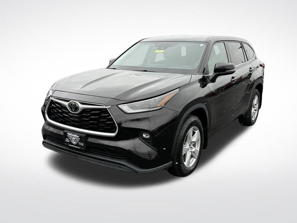 Used 2021 Toyota Highlander LE image 3