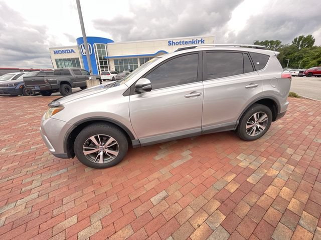 Used 2018 Toyota RAV4 XLE FWD image 12