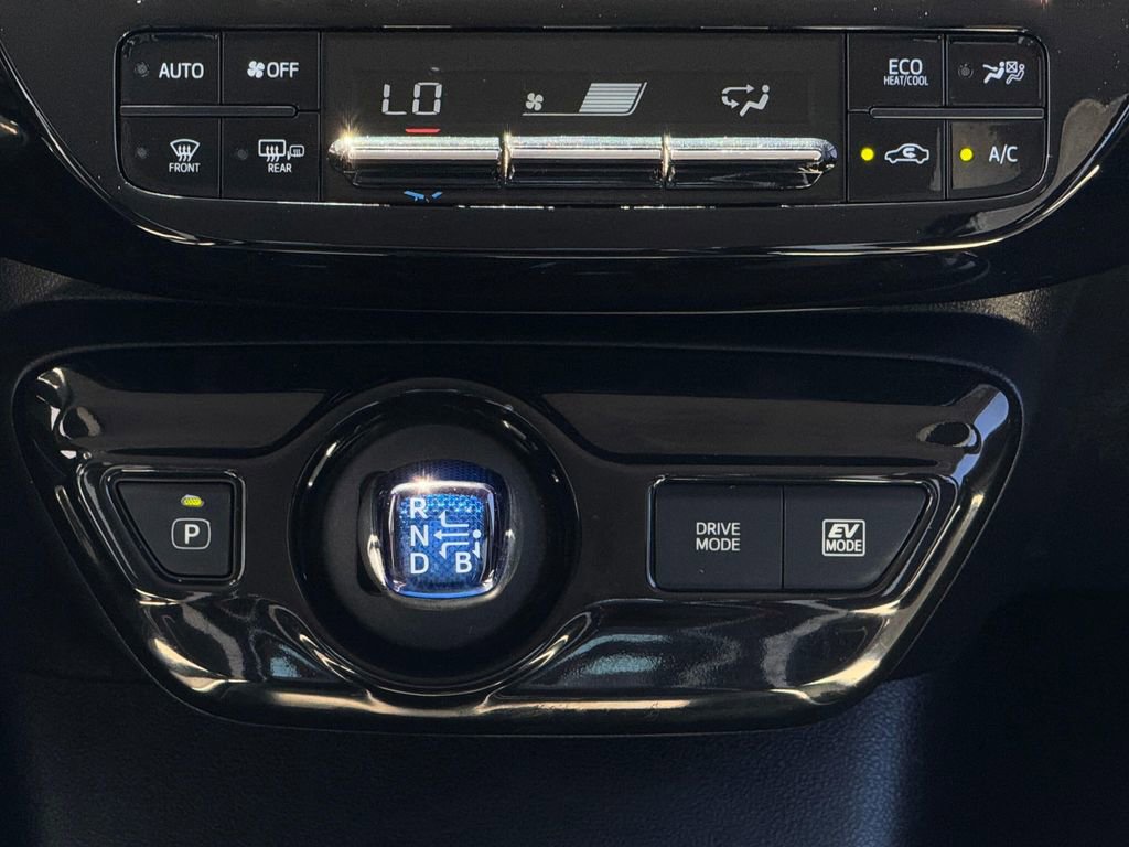 Certified 2016 Toyota Prius Two FWD image 17