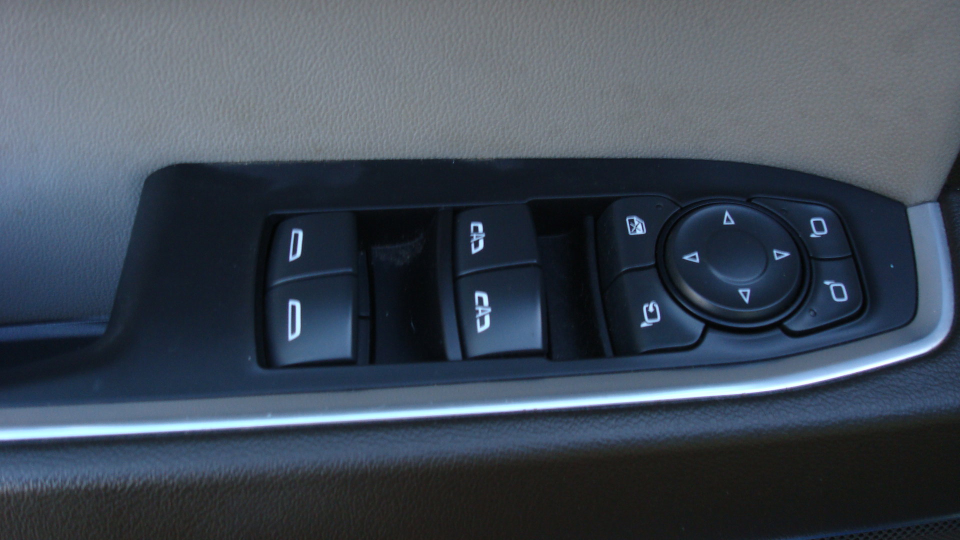 Used 2023 Chevrolet Silverado 1500 LTZ AWD/4WD image 14