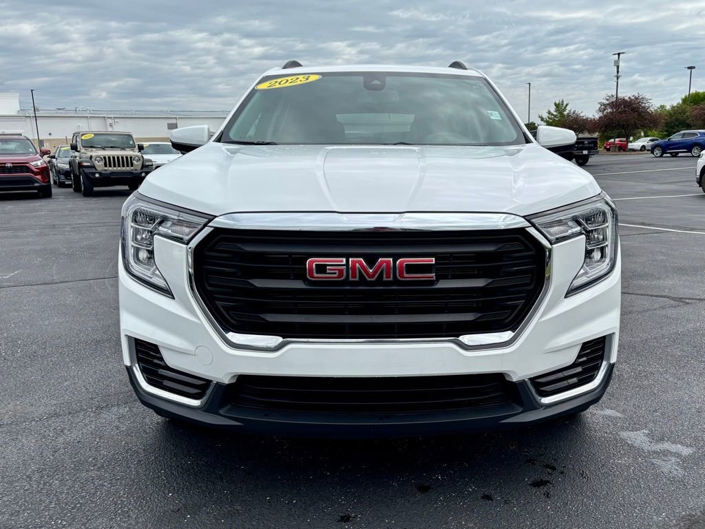 Used 2023 GMC Terrain SLE w/ Driver Convenience Package FWD image 10