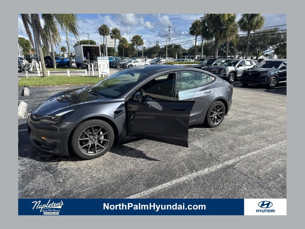 Used 2022 Tesla Model 3 RWD image 1