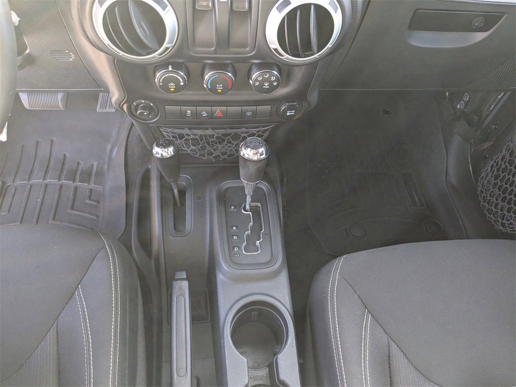 Used 2016 Jeep Wrangler Sahara w/ Connectivity Group image 18