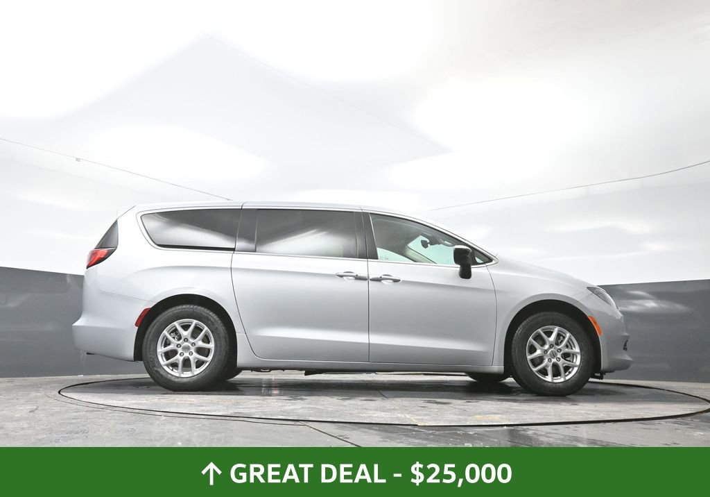 Used 2024 Chrysler Voyager LX image 50