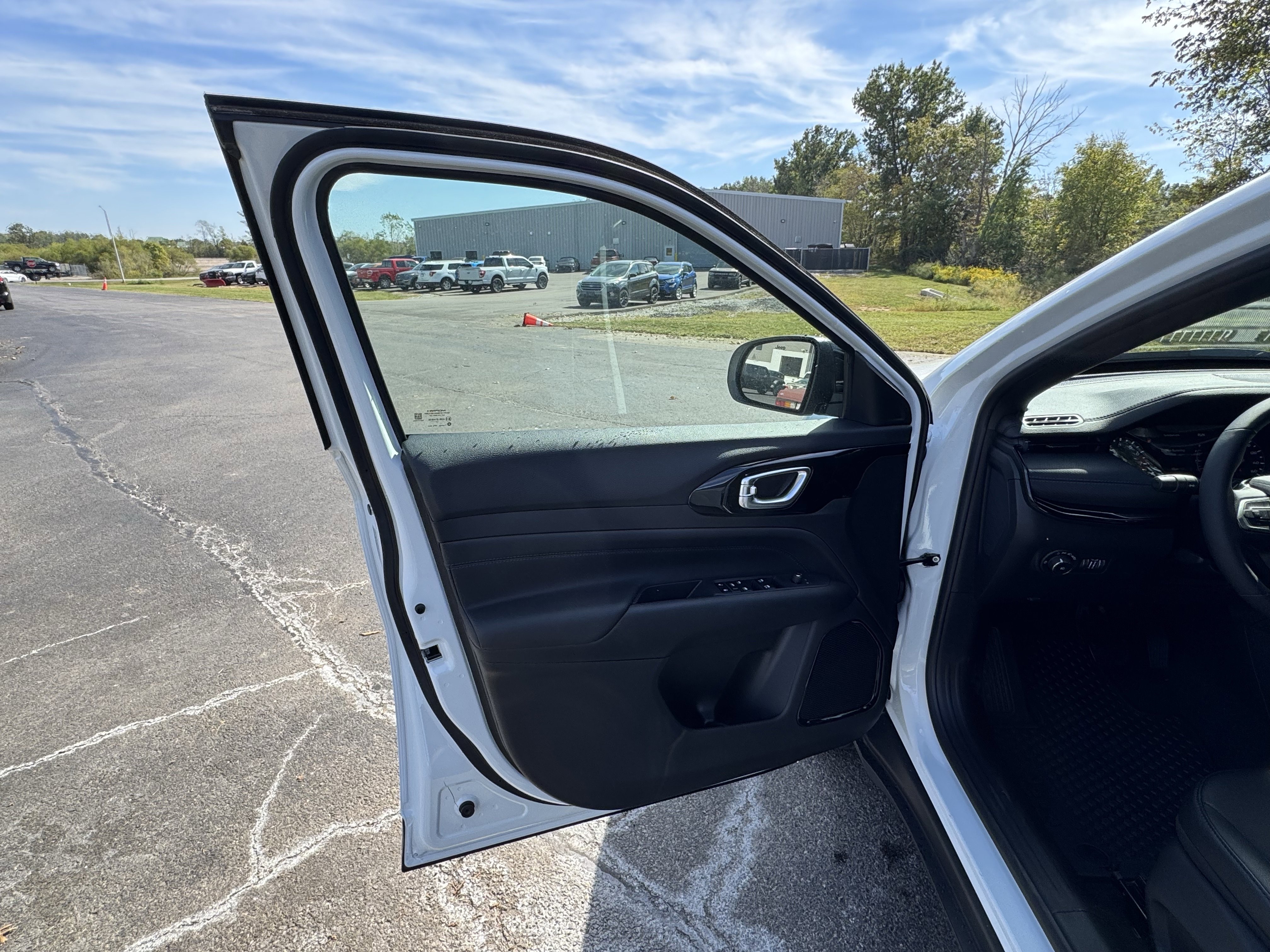 New 2026 Jeep Compass Latitude image 11