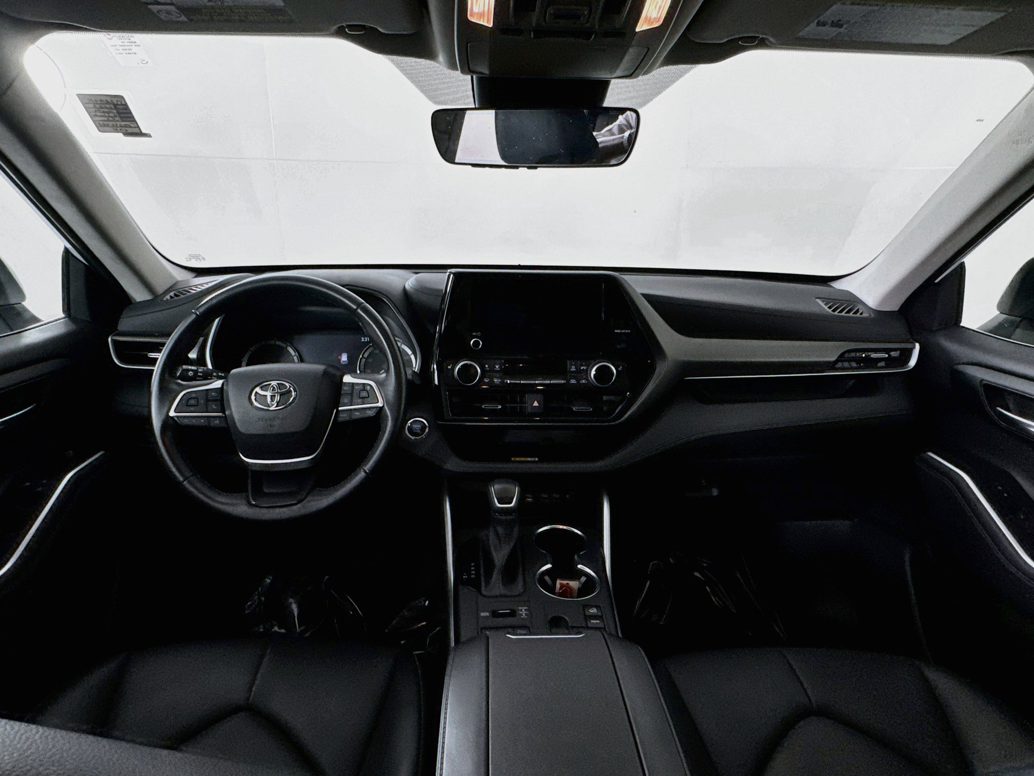 Used 2023 Toyota Highlander XLE AWD/4WD image 25