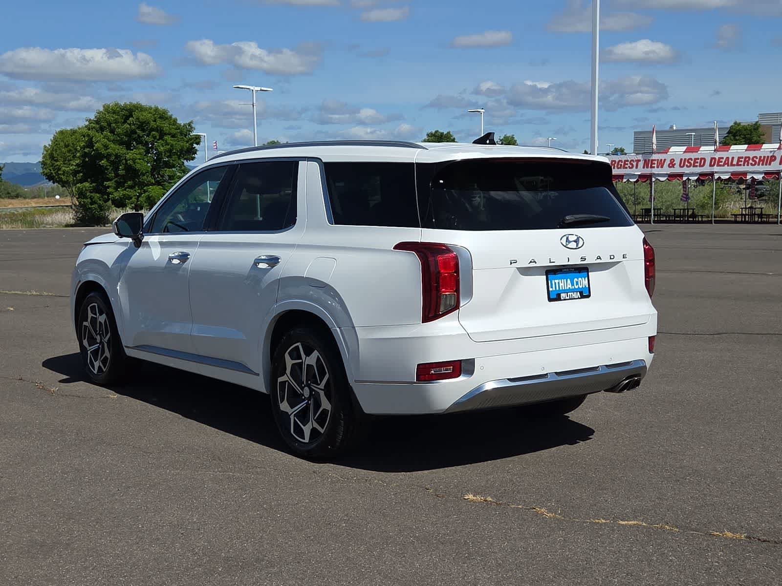 Used 2022 Hyundai Palisade Calligraphy w/ Cargo Package FWD image 12