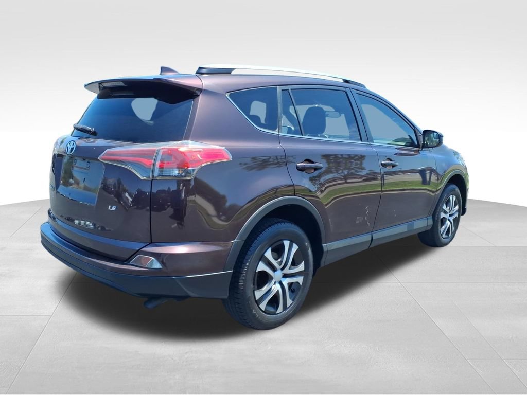 Used 2018 Toyota RAV4 LE FWD image 26