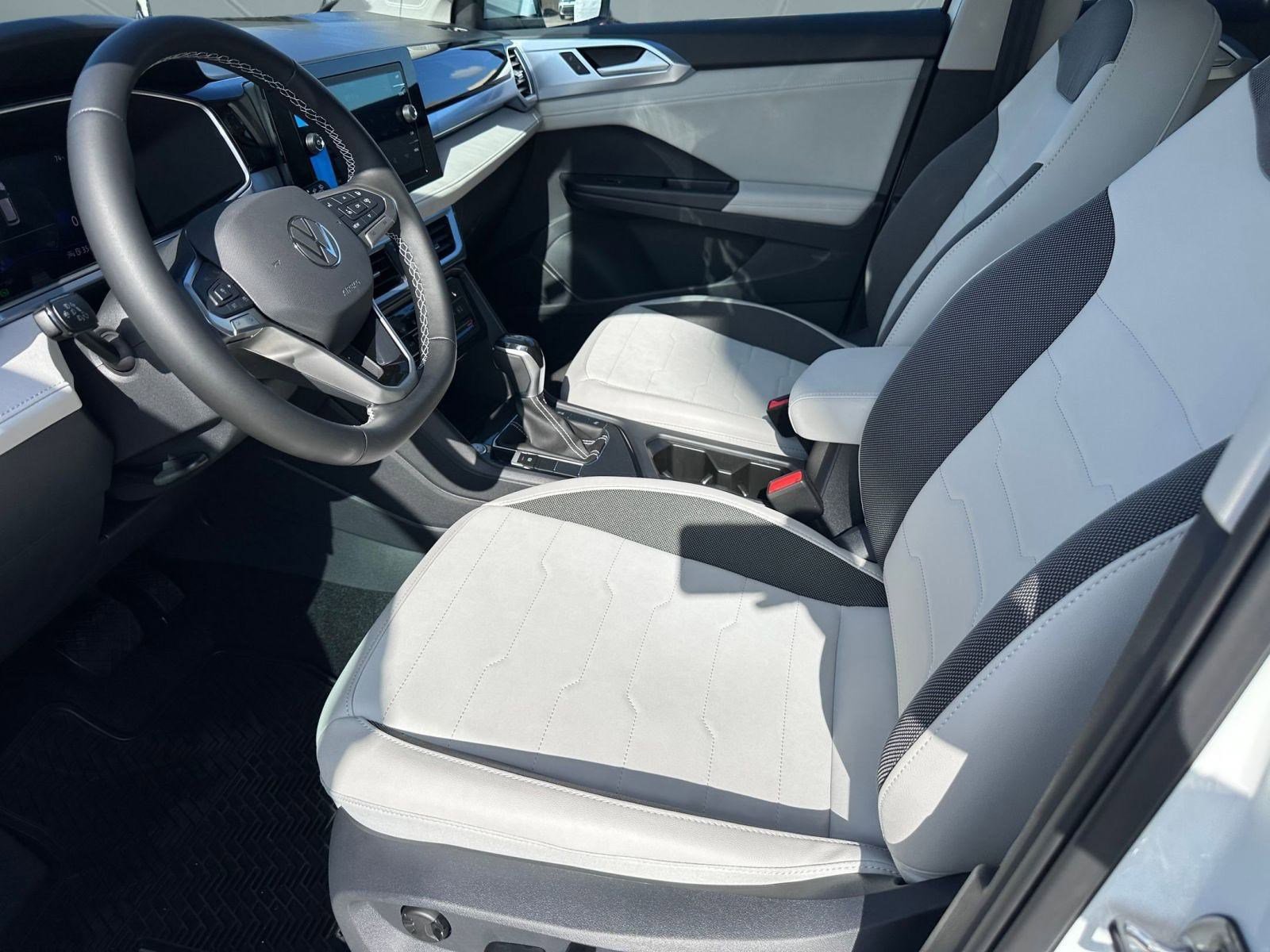 New 2026 Volkswagen Taos SE image 4