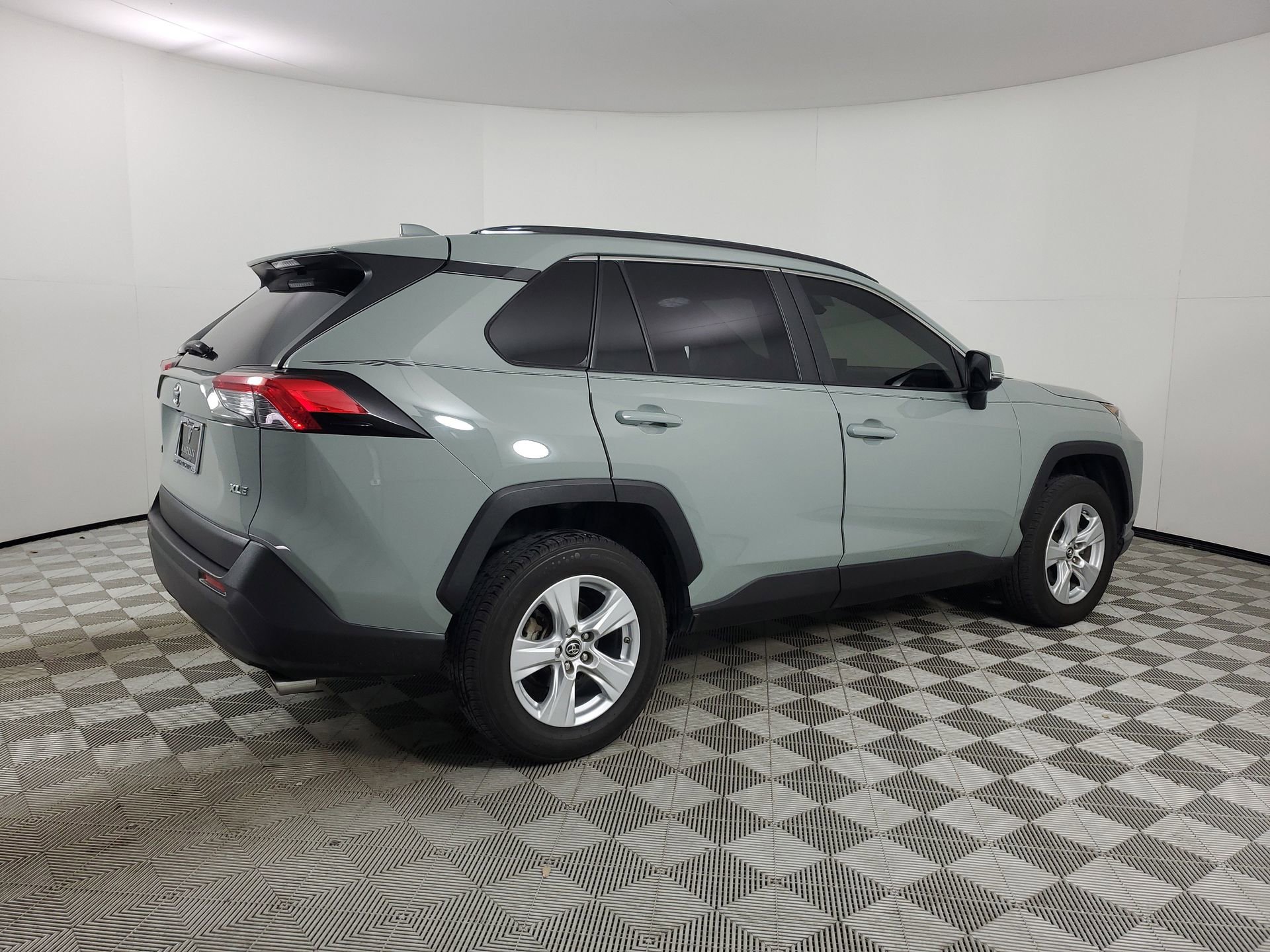 Used 2019 Toyota RAV4 XLE w/ Convenience Package image 11