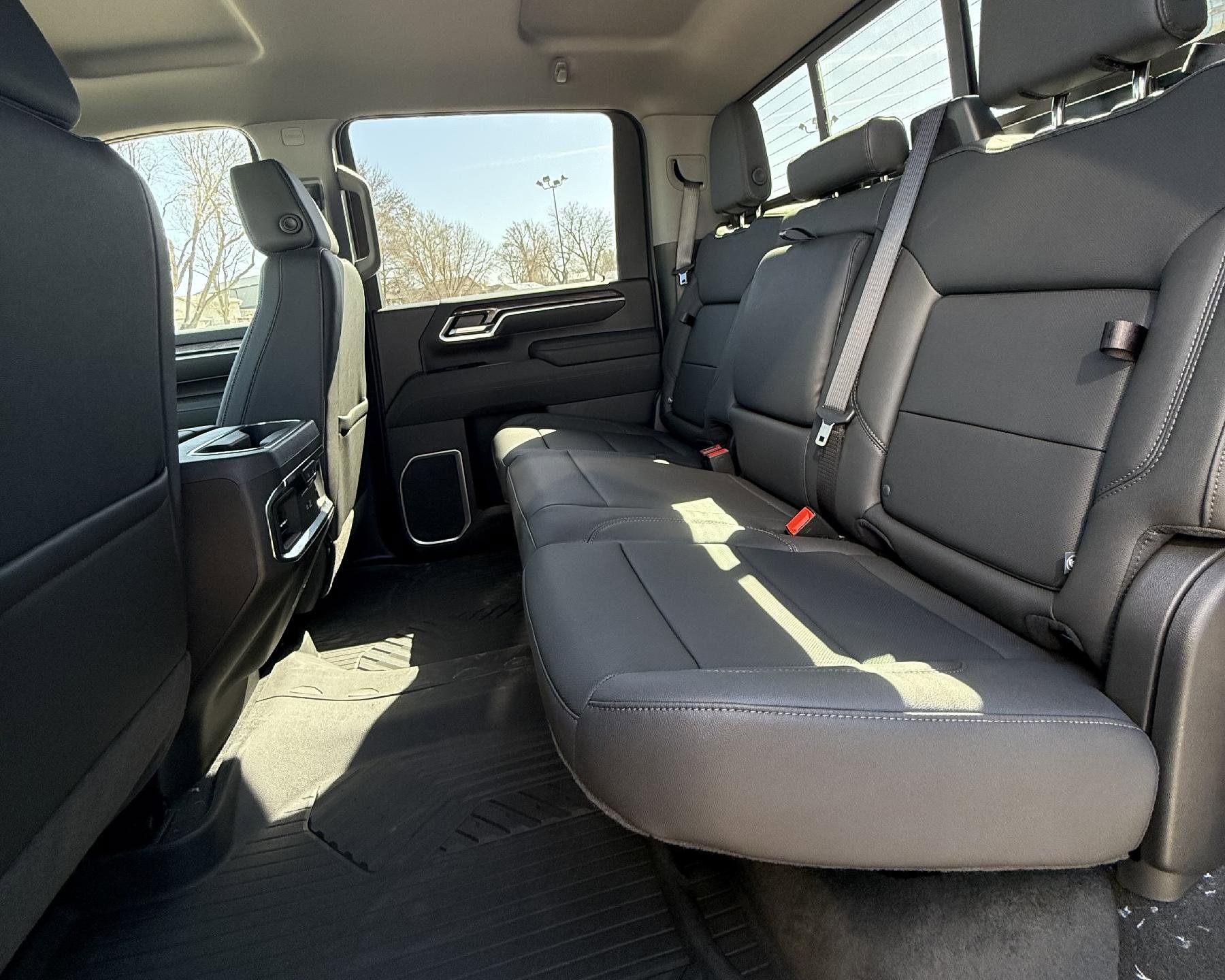 New 2026 Chevrolet Silverado 2500 LTZ w/ LTZ Premium Package AWD/4WD image 7