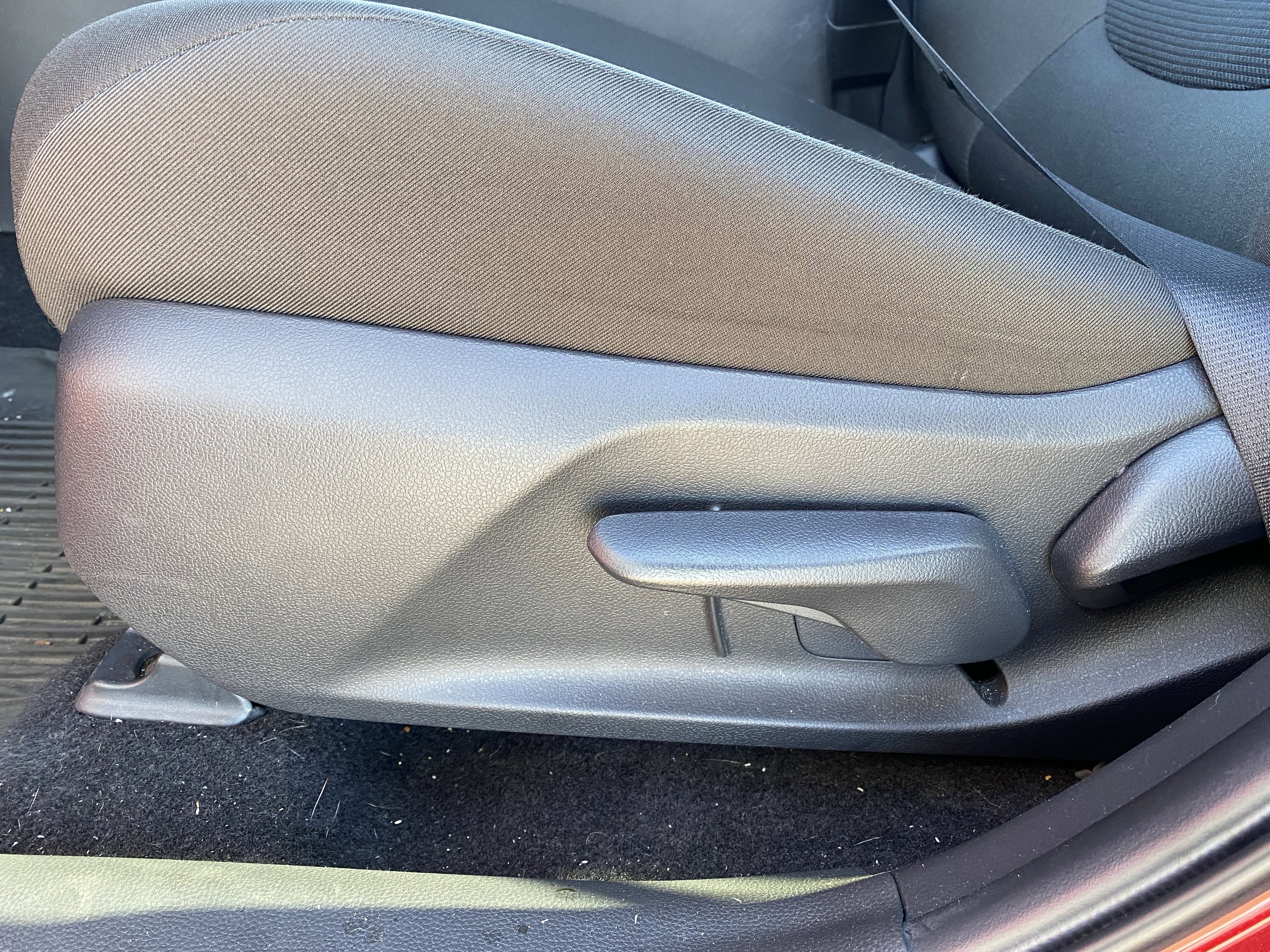 Used 2025 Toyota RAV4 LE FWD image 21