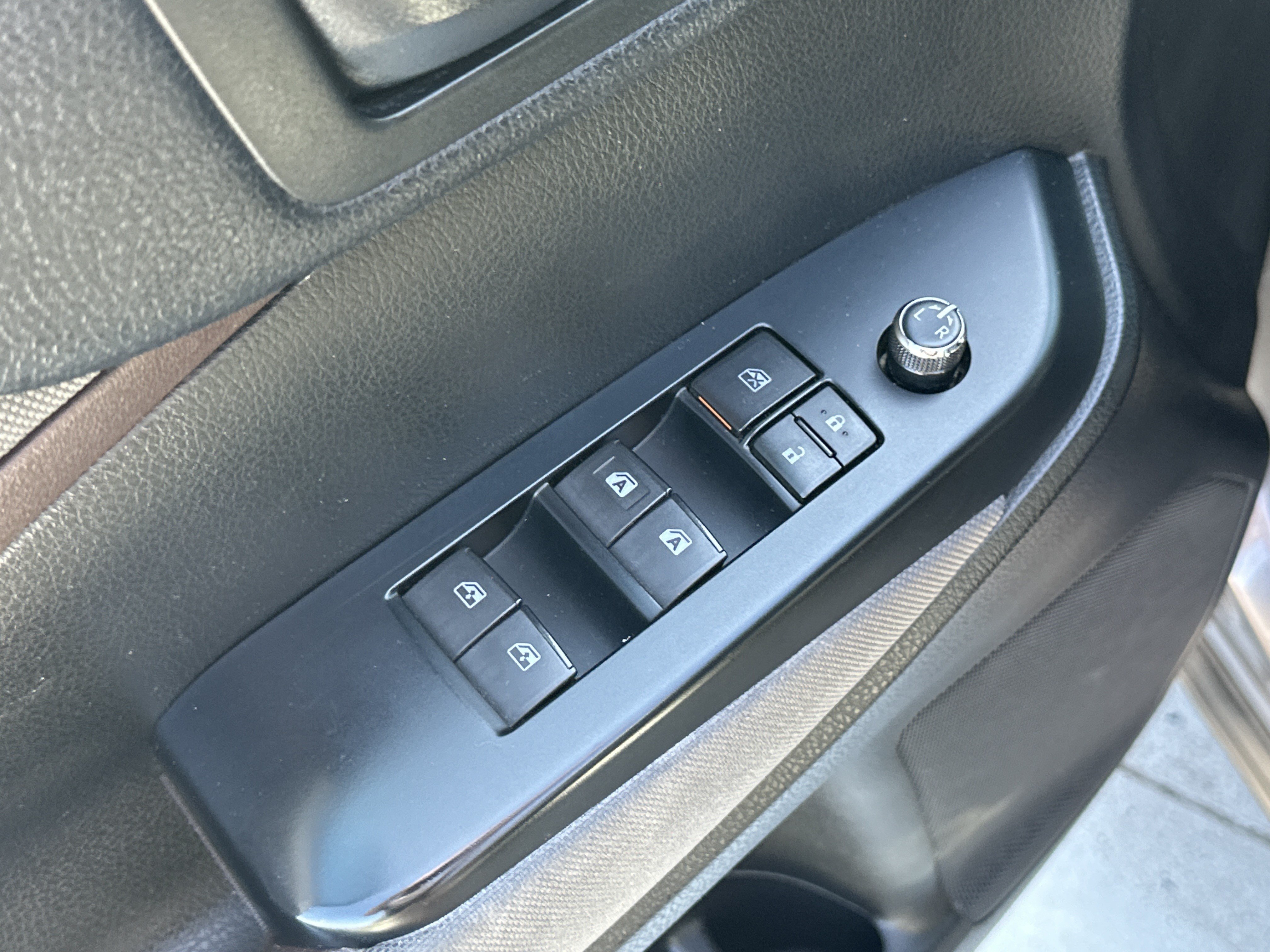 Used 2017 Toyota Highlander LE FWD image 15
