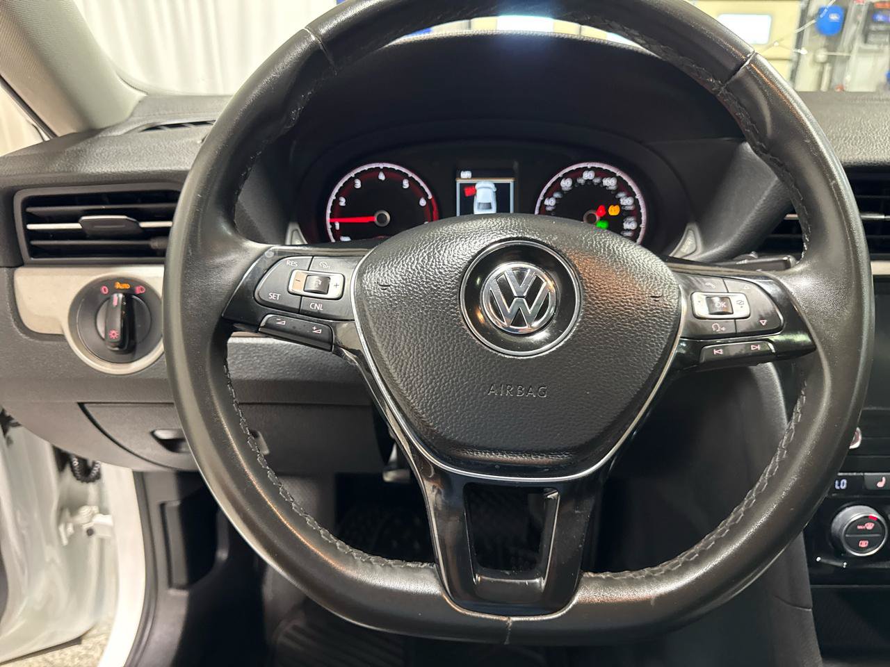 Used 2021 Volkswagen Passat 2.0T SE FWD image 18