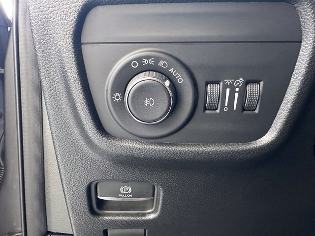 Used 2025 Jeep Grand Cherokee Limited RWD image 26