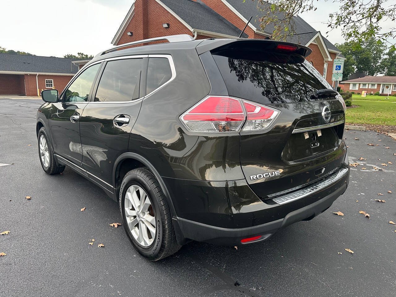 Used 2015 Nissan Rogue SV FWD image 8