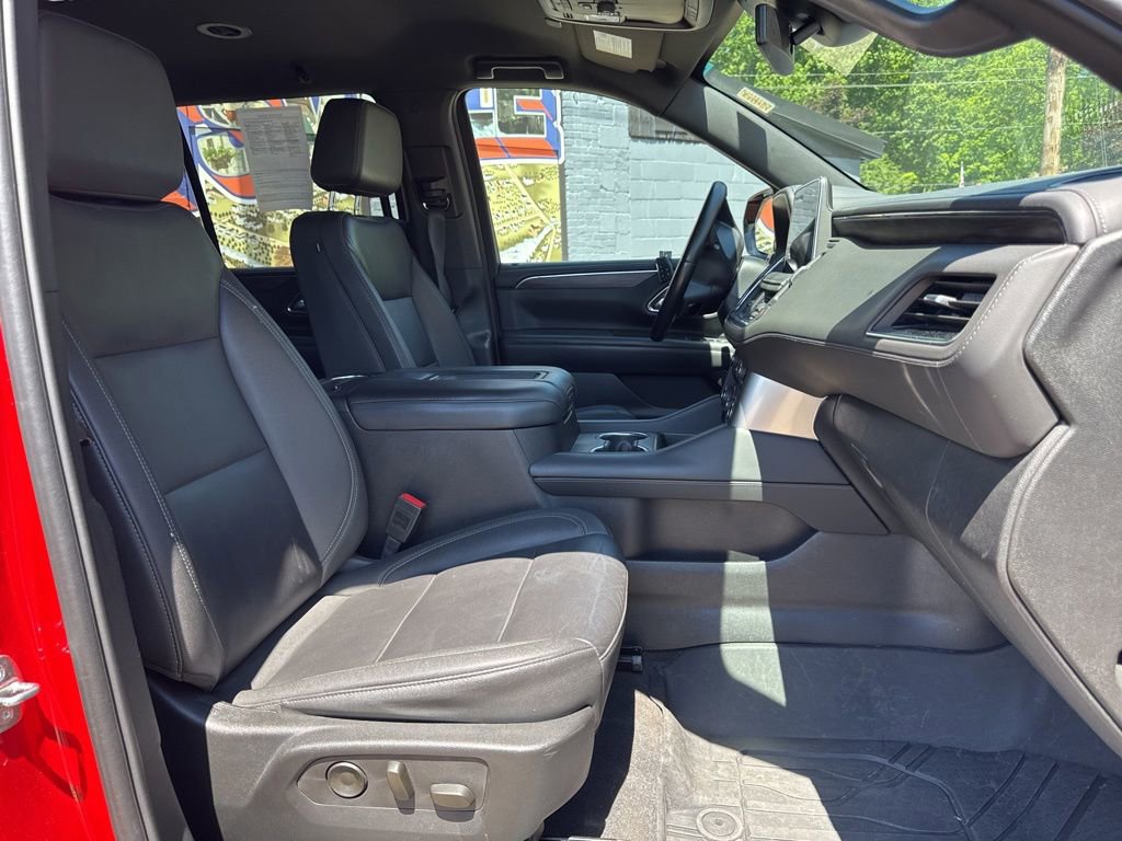 Used 2024 Chevrolet Tahoe LT w/ Luxury Package AWD/4WD image 15