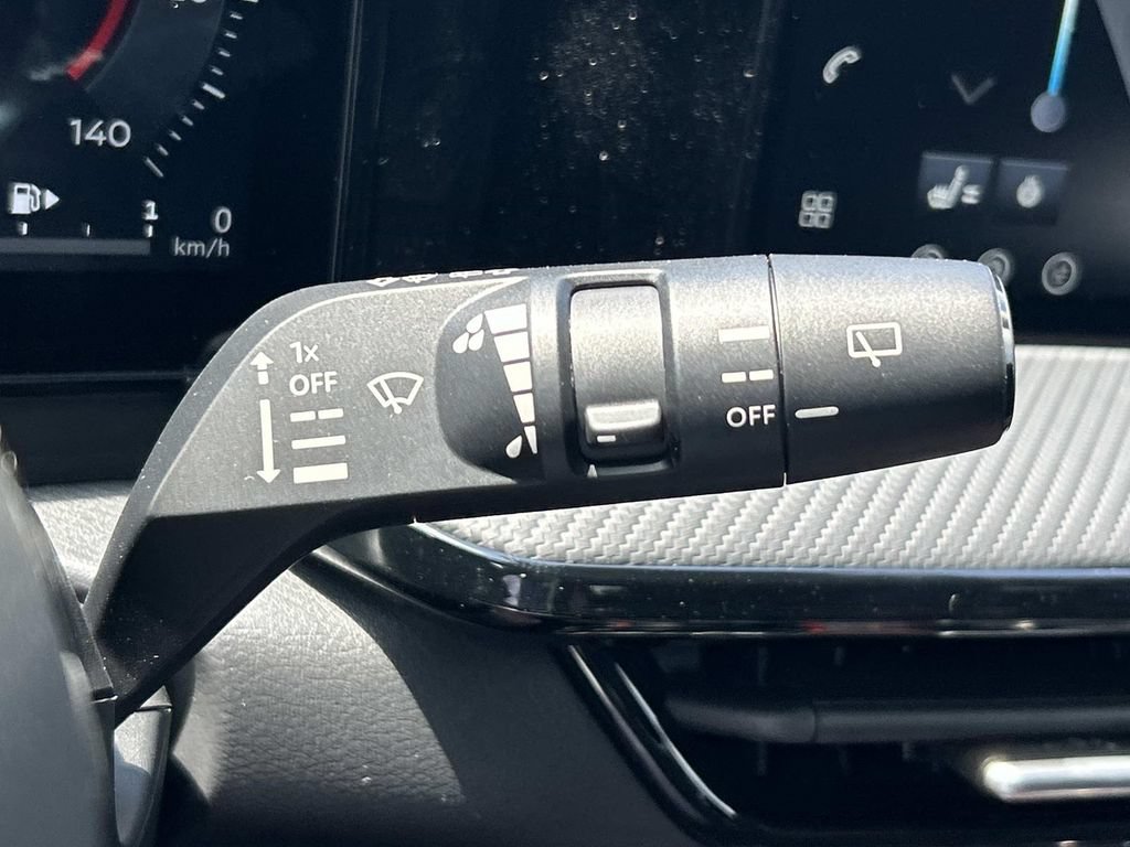 New 2026 Nissan Kicks SR w/ SR Premium Package FWD image 30
