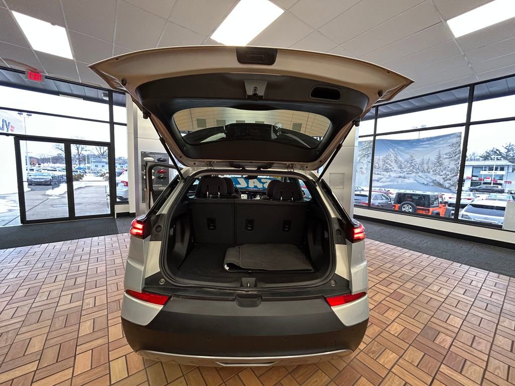Used 2022 Chevrolet Bolt EUV LT w/ Comfort Package image 10