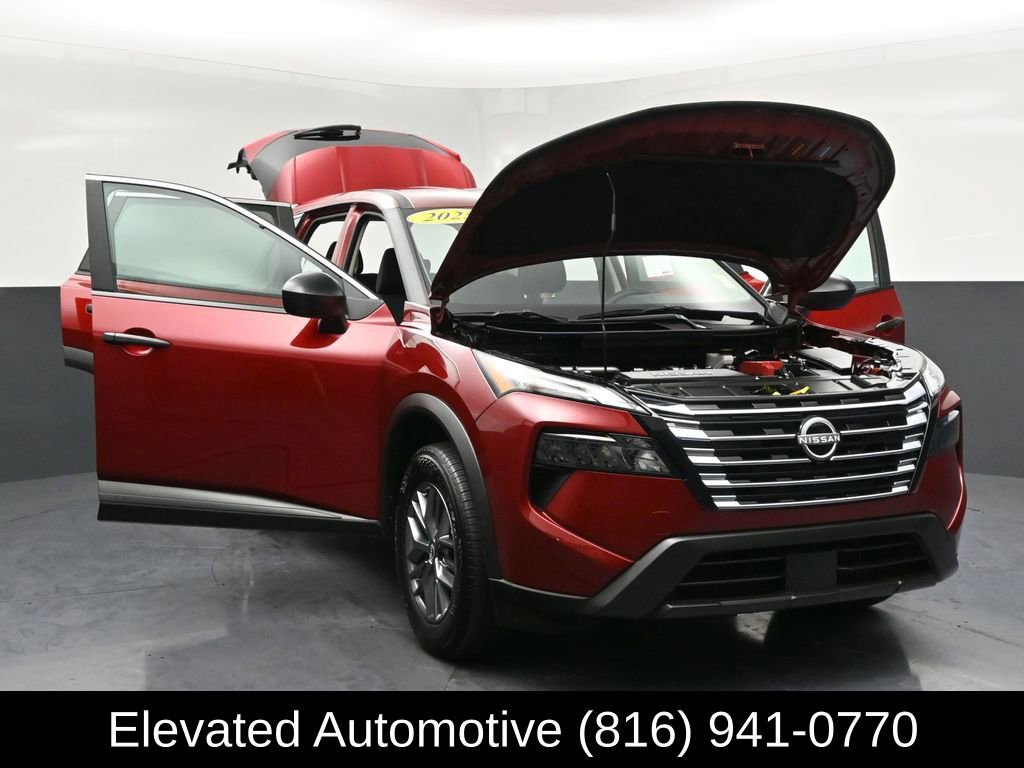 Used 2025 Nissan Rogue S image 35