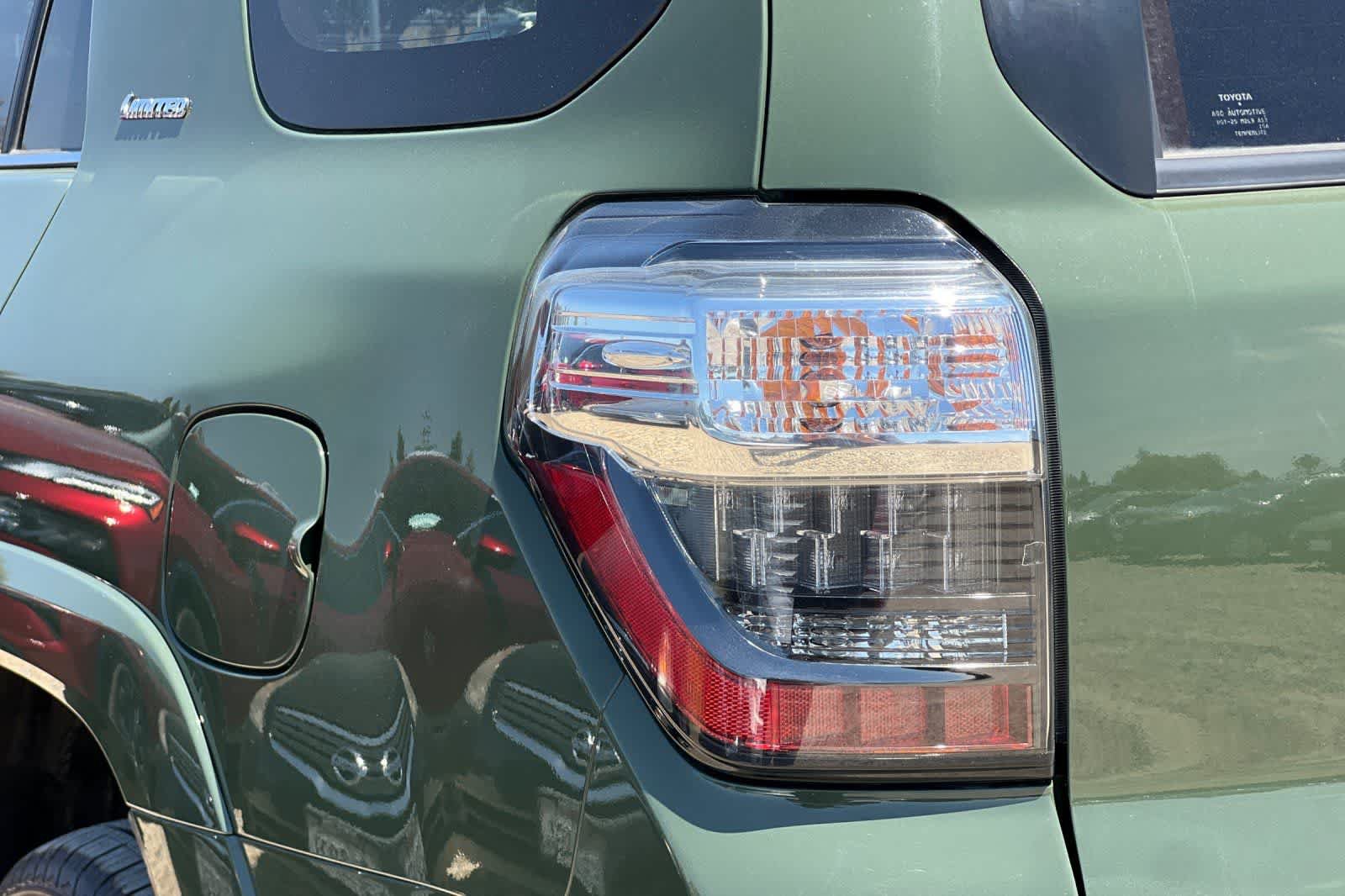Used 2022 Toyota 4Runner Limited AWD/4WD image 17