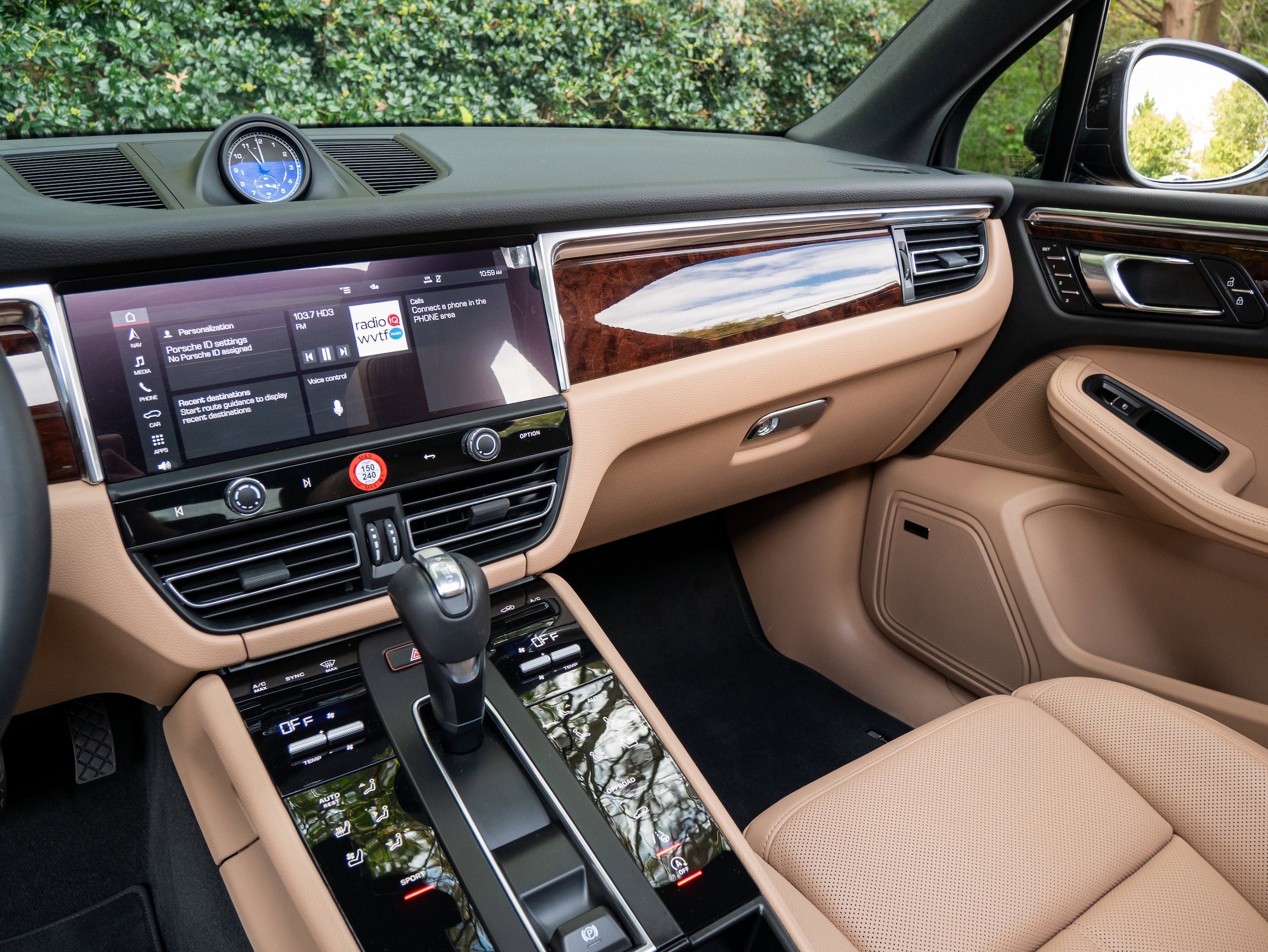 Certified 2025 Porsche Macan AWD/4WD image 21
