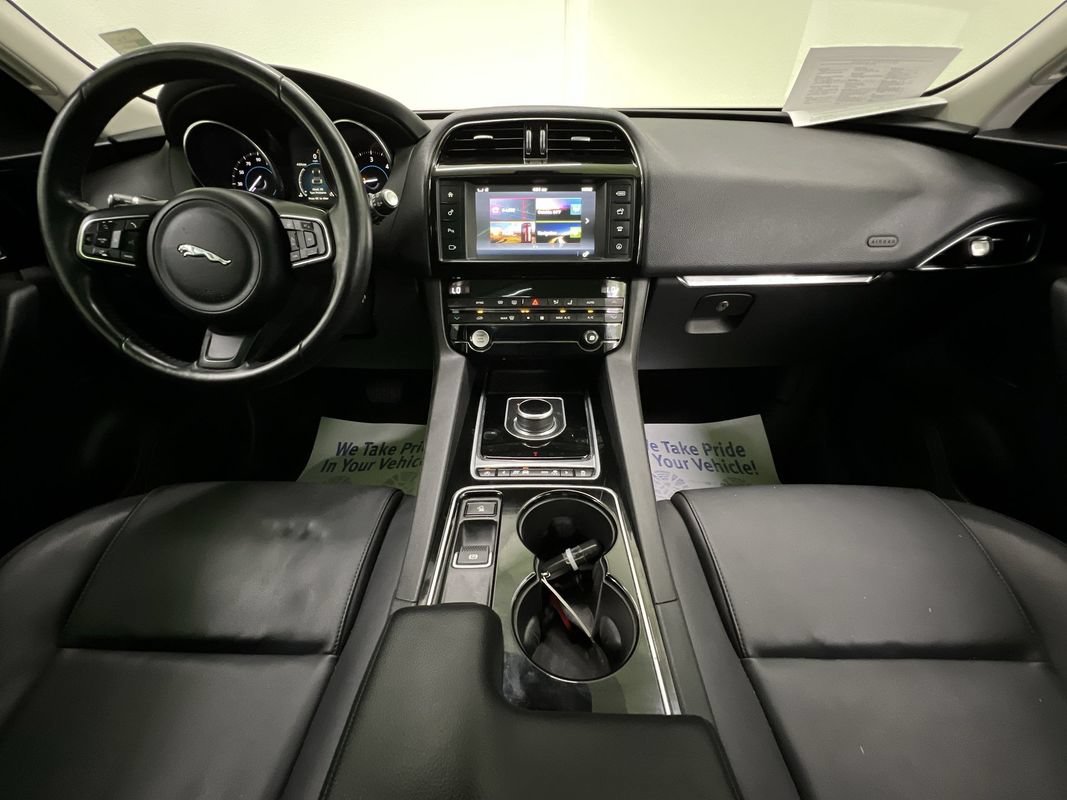 Used 2017 Jaguar F-PACE Premium AWD/4WD image 18