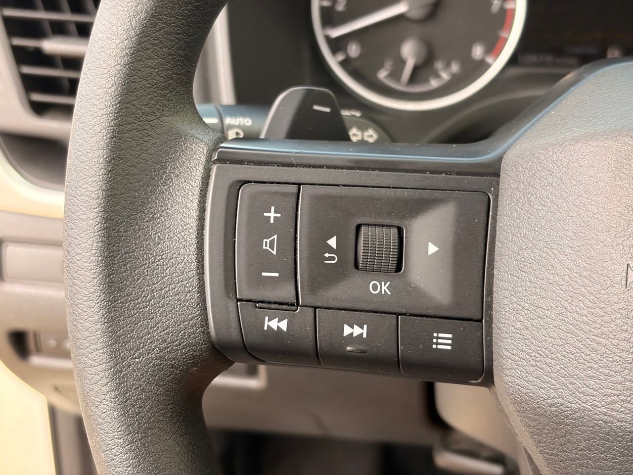 Certified 2025 Nissan Rogue S FWD image 29