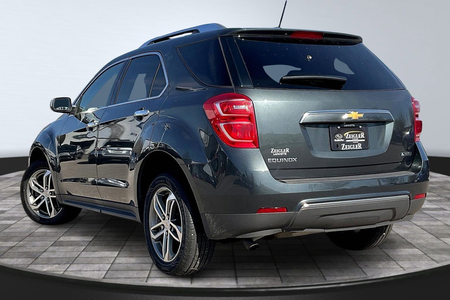 Used 2017 Chevrolet Equinox Premier w/ Enhanced Convenience Package FWD image 11