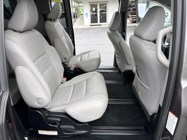Used 2015 Toyota Sienna Limited Premium w/ Four Season Floor Mat Package AWD/4WD image 26