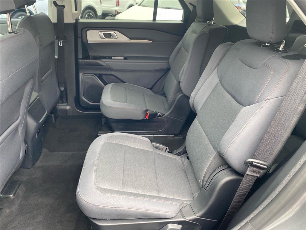 Used 2025 Ford Explorer Active AWD/4WD image 21