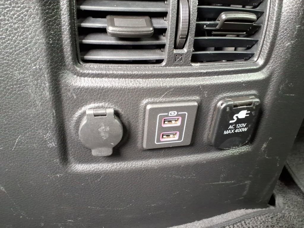 Used 2023 Nissan Titan SV w/ SV Convenience Package AWD/4WD image 16