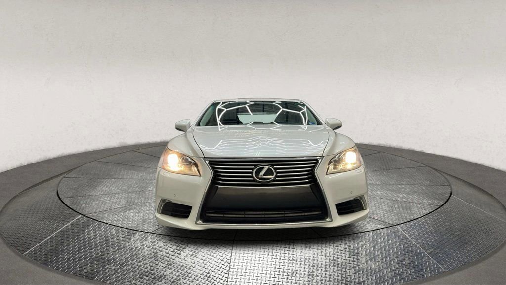 Used 2016 Lexus LS 460 w/ Comfort Package image 3