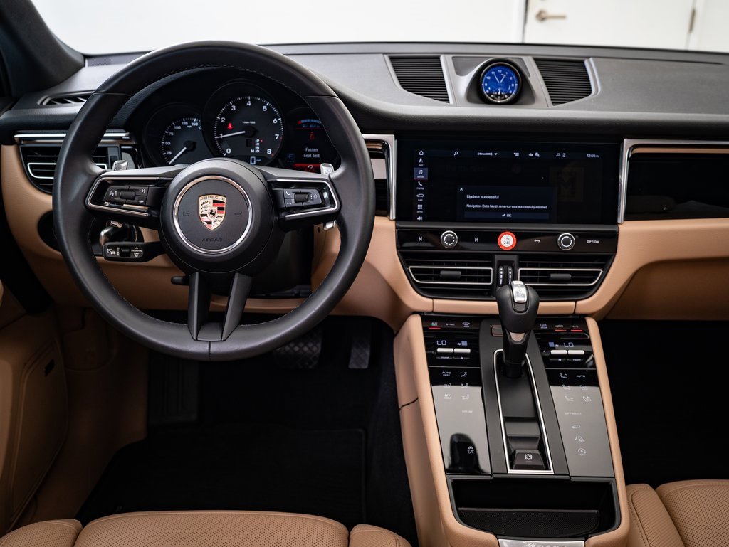 Certified 2024 Porsche Macan image 6