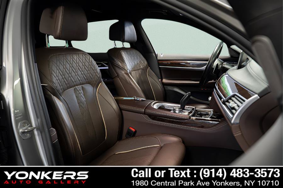 Used 2020 BMW 740i w/ M Sport Package RWD image 18