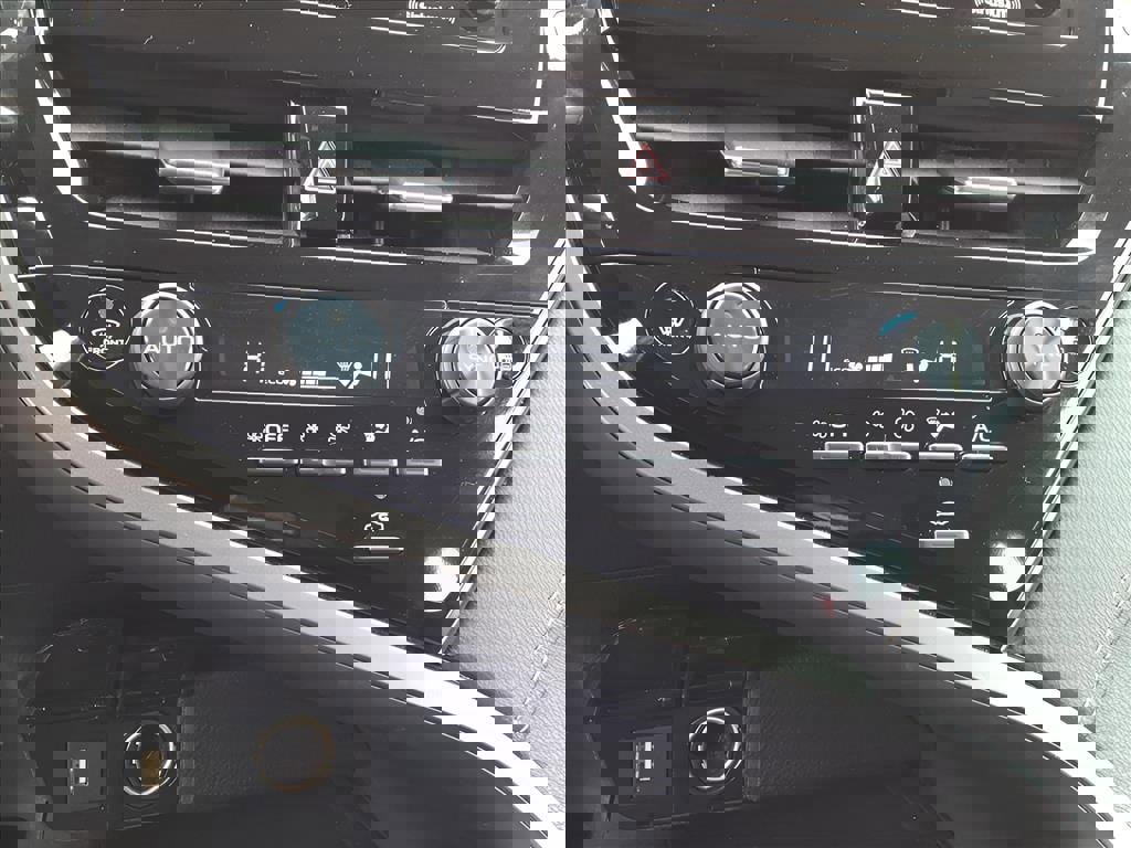 Used 2023 Toyota Camry SE image 18