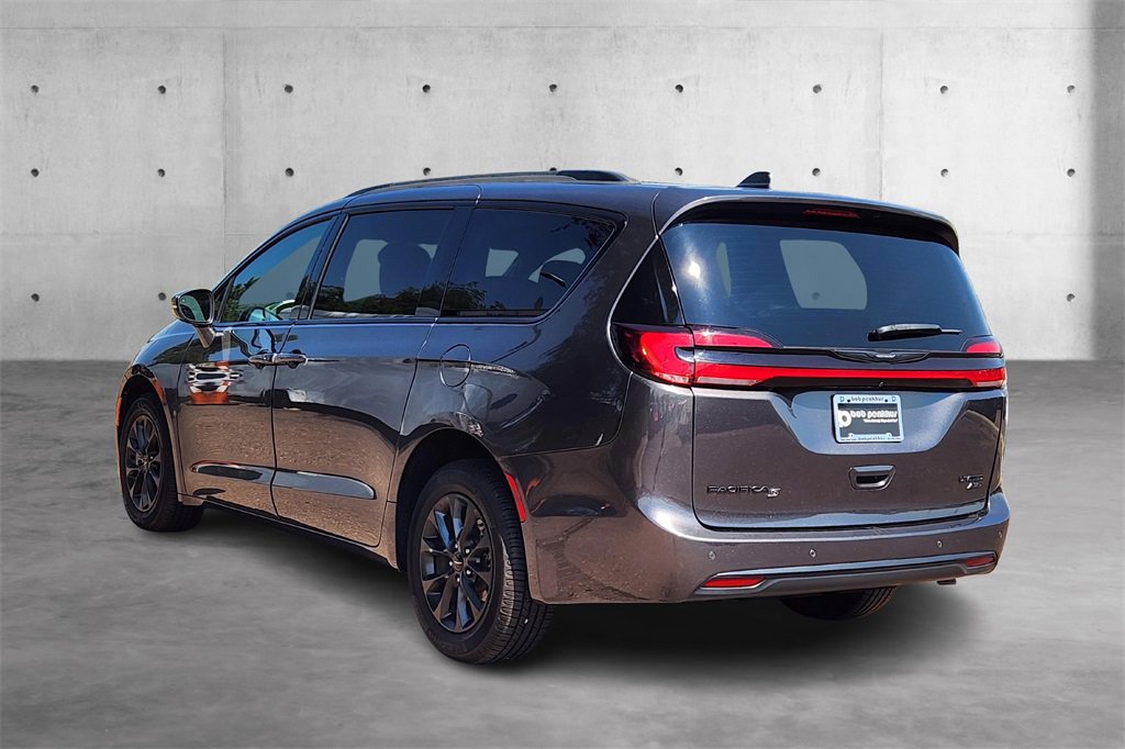 Used 2021 Chrysler Pacifica Limited w/ S Appearance Package image 5