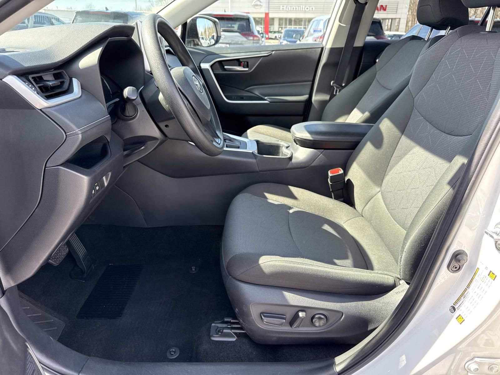 Used 2025 Toyota RAV4 XLE AWD/4WD image 28