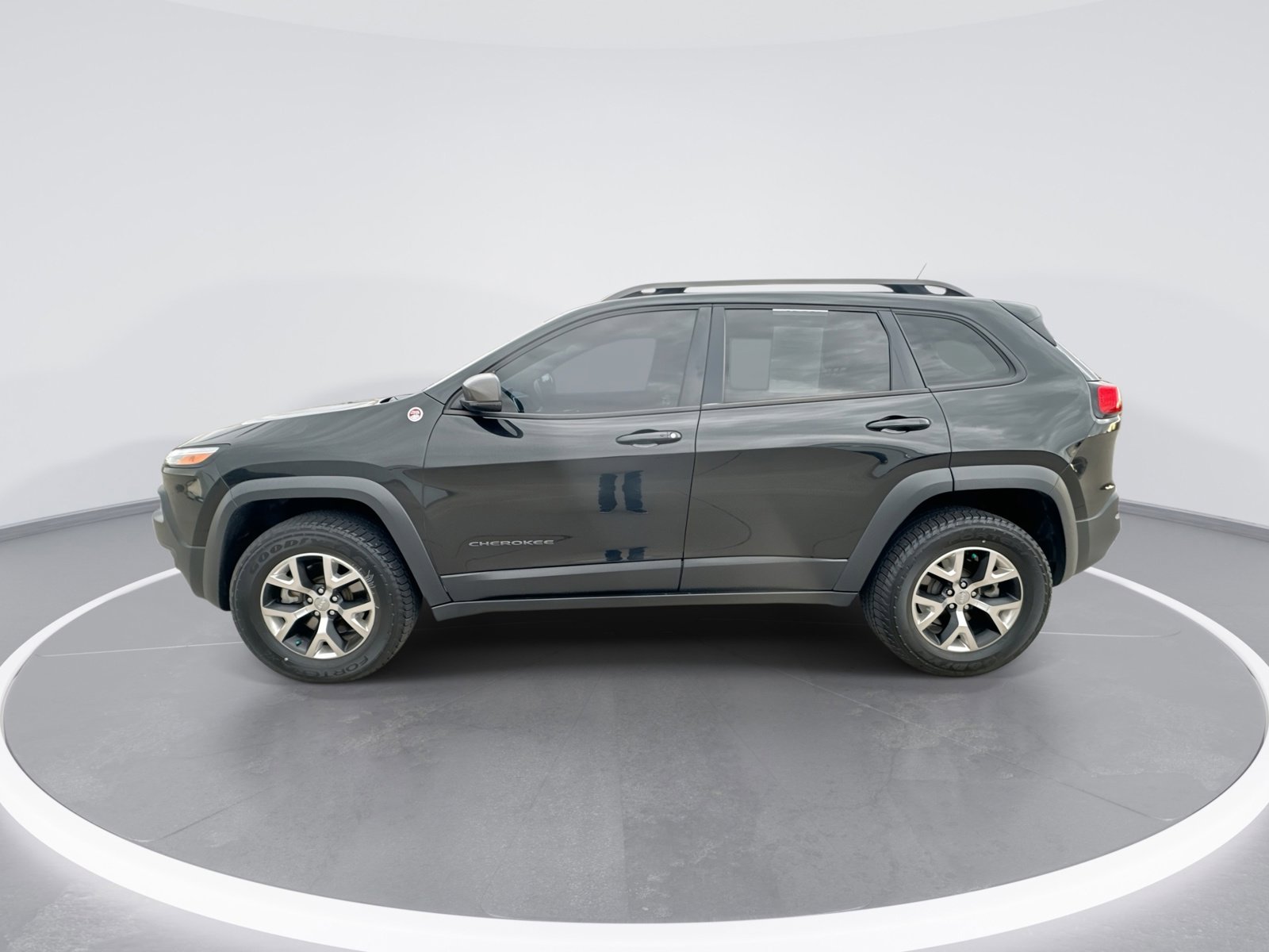 Used 2015 Jeep Cherokee Trailhawk w/ Comfort/Convenience Group AWD/4WD image 5