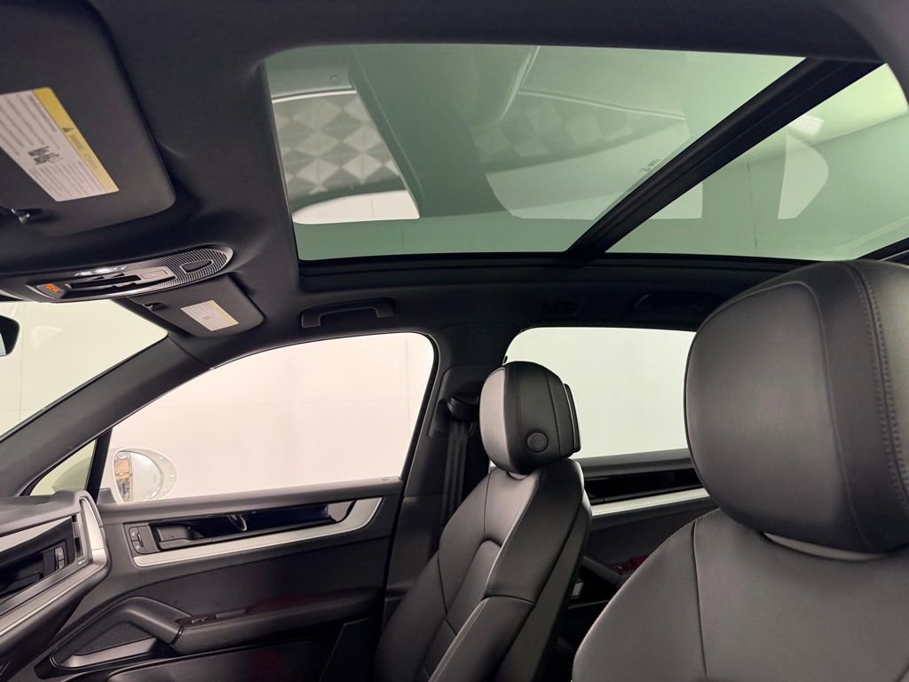 Used 2024 Porsche Cayenne image 24