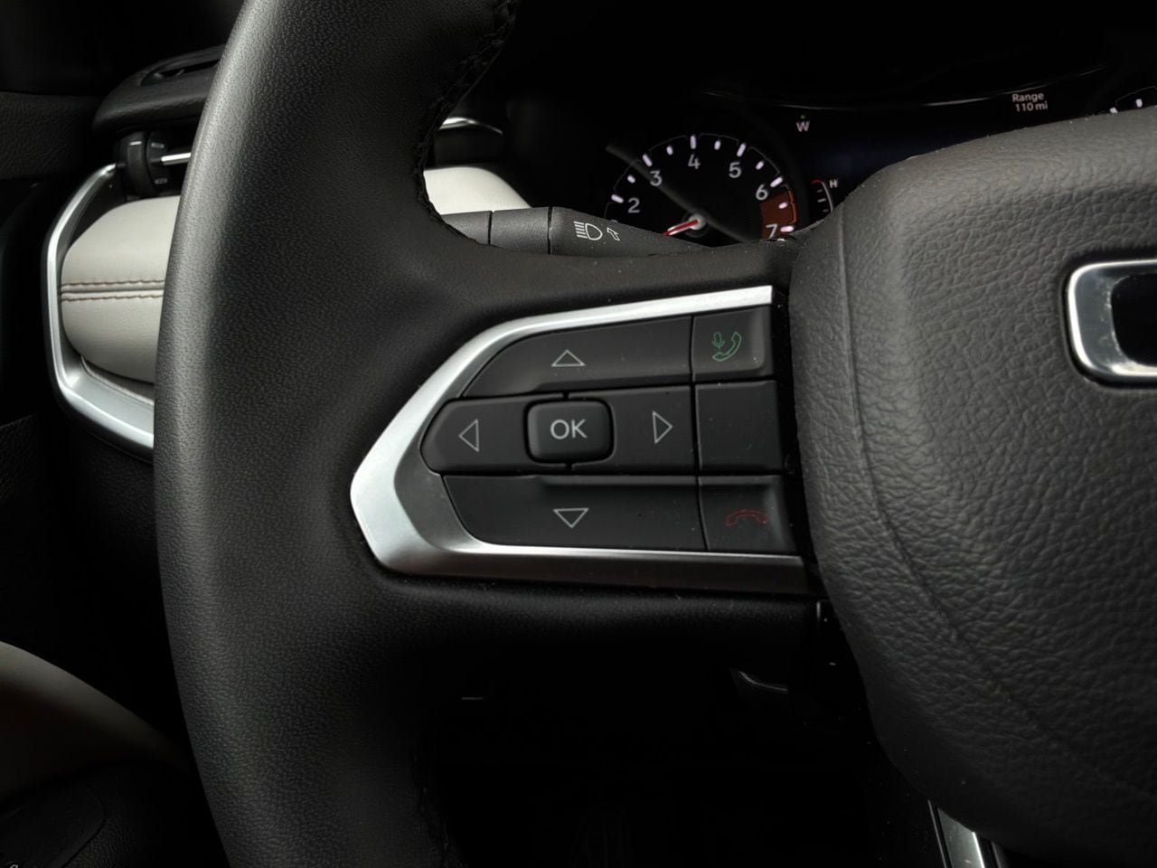 Used 2025 Jeep Compass Limited AWD/4WD image 36