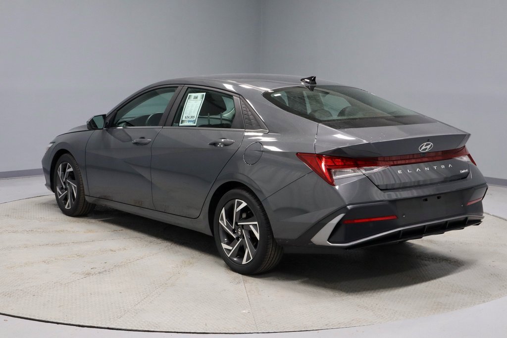 Certified 2024 Hyundai Elantra Limited image 11